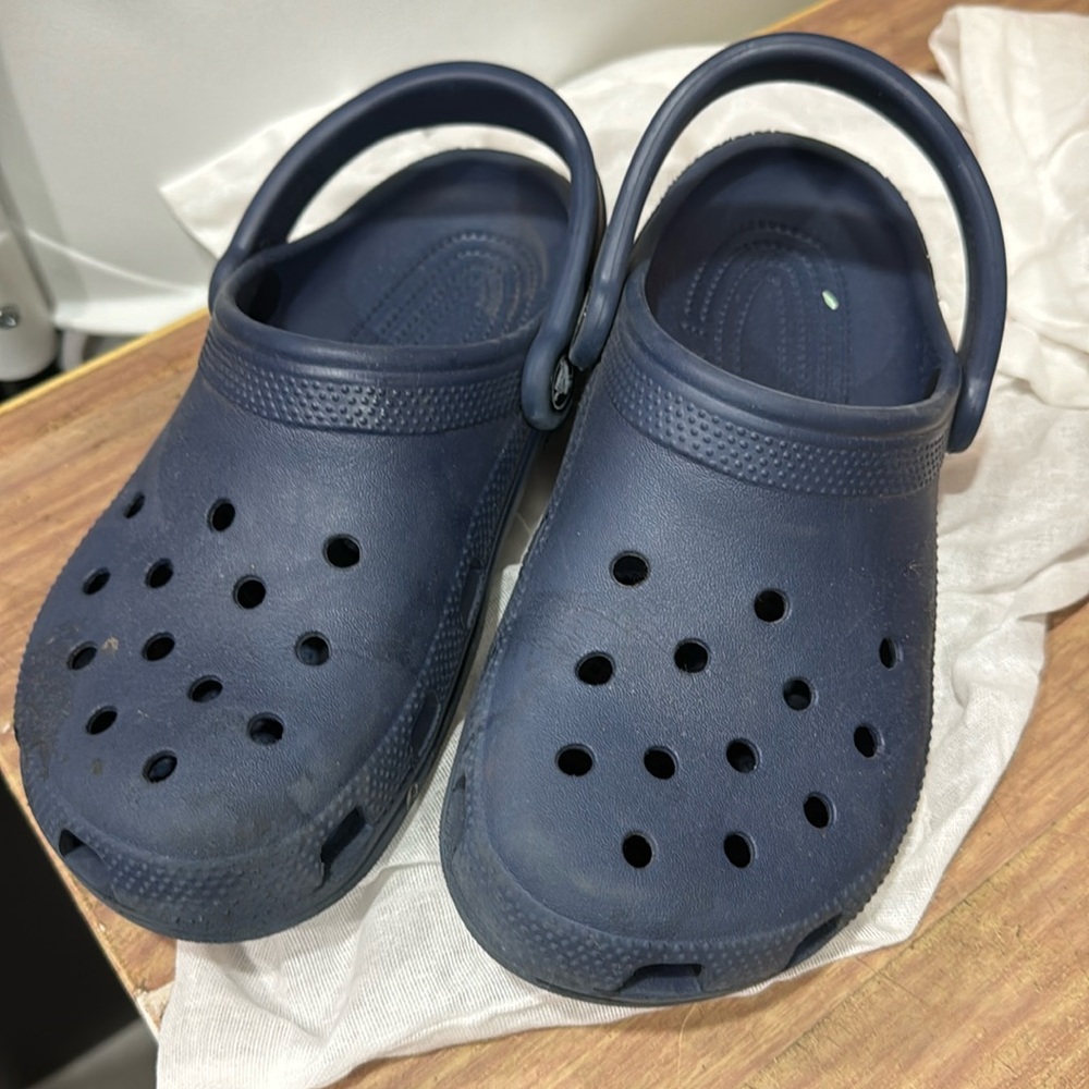 Crocs navy blue